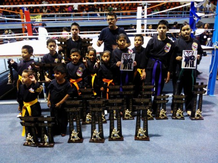 Mostrando trofeos los "Luas" en Torneo Nacional en Dolores Hidalgo. Gto.